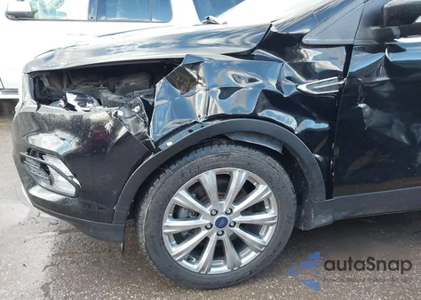 2017 Ford Escape Titanium z USA, uszkodzony, nr VIN 1FMCU9J93HUE83454